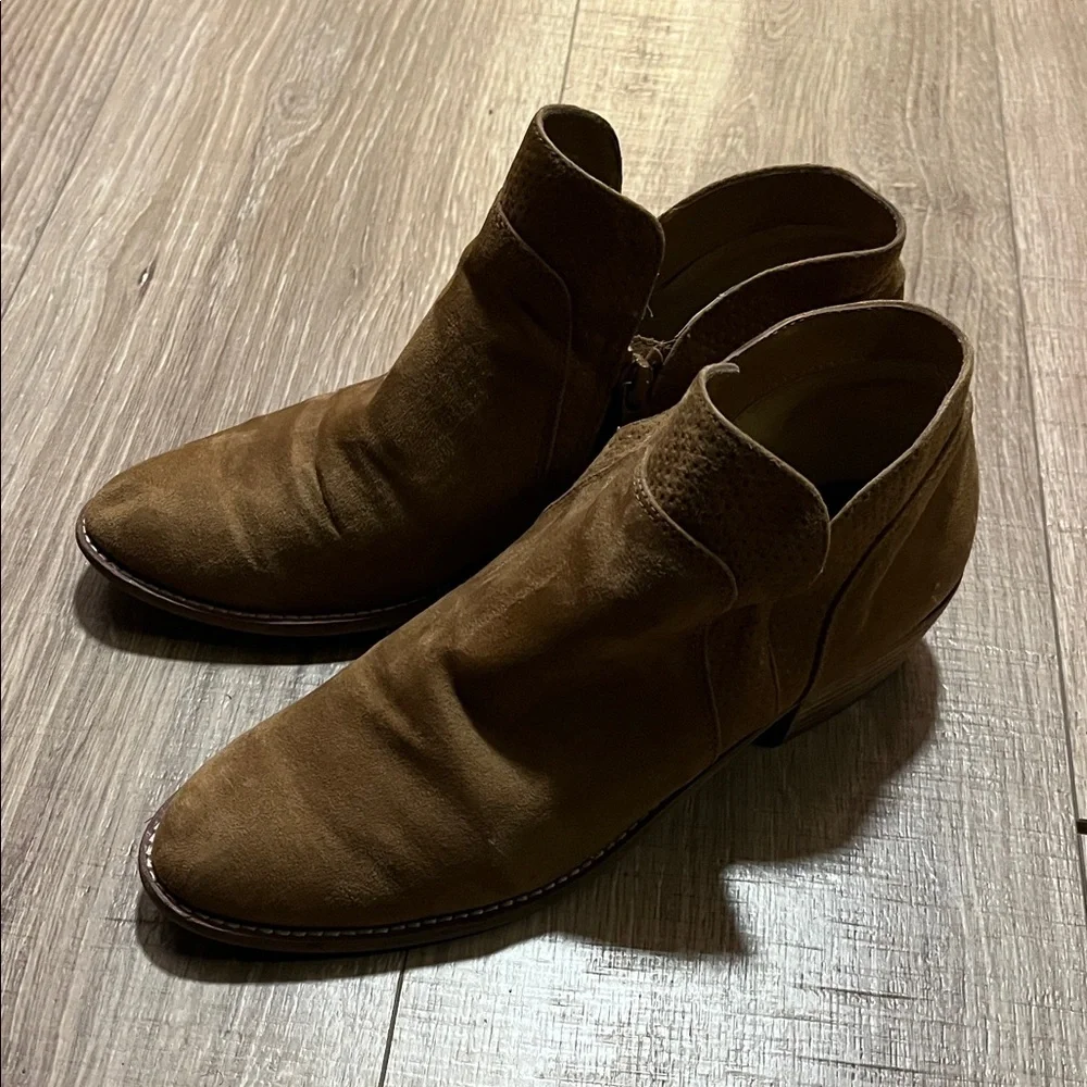 DV by Dolce Vita Tan Chukka Boots Size 7.5